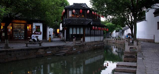 非诚勿扰宝马女起诉离婚，直言半年被家暴7次，自嘲在自行车上哭