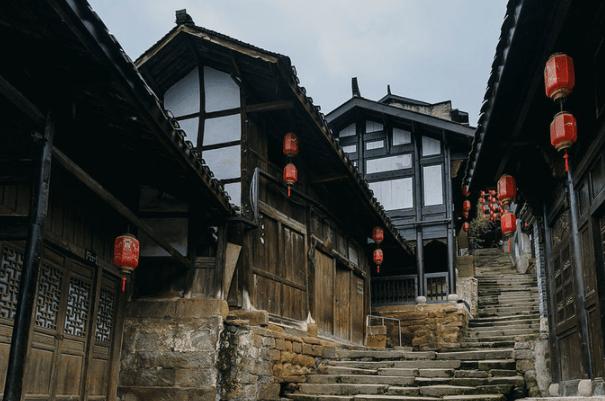 农贸市场有位飞镖高手